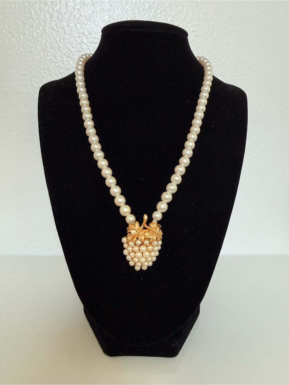 Vintage Mid Century Faux Pearl Grape Cluster Statement Necklace Choker Gold Tone